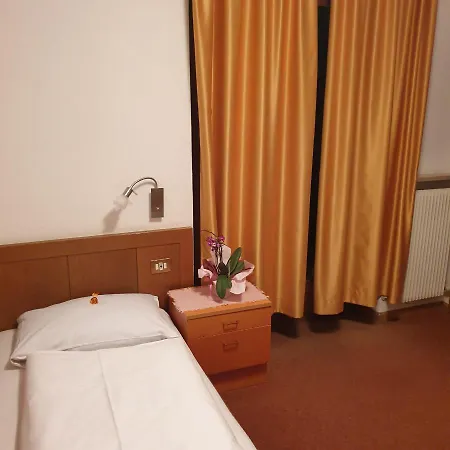 An Der Mayenburg Hotel 2*